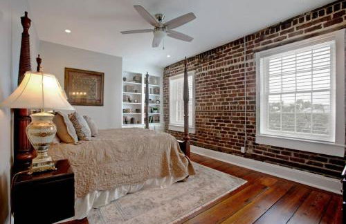 Newly Renovated 4 bed 3 bath and 2 Parking Spots - Foto 43