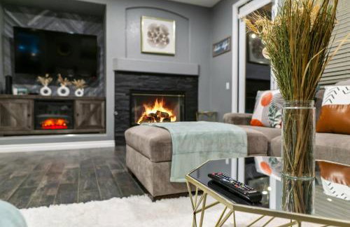 Entire Private Home with 5 Bedrooms 4 Bathrooms 3000 Sq ft Villa, Pool, Hot Tub, Nature, Garage, Winery, Available Now - Foto 75