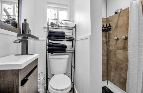 Spacious 4BR Near UB Niagara Falls - Pet Friendly - Photo 20