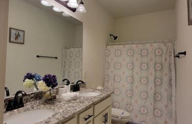 Sunset Hideaway 15 min from Downtown Lake Charles - Foto 13
