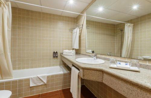 Apartamentos Best Alcazar - Photo 96