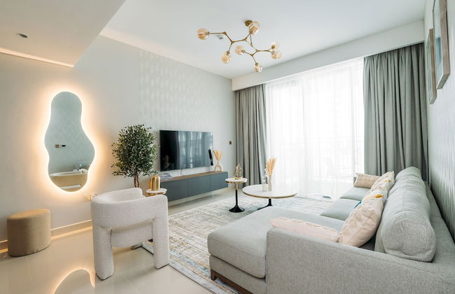 New! Luxurious Stay Dubai Creek Balcony & View - Photo 1