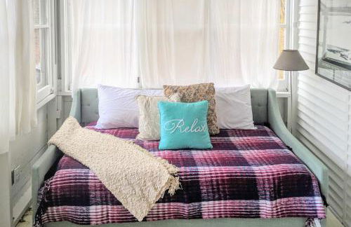 Cozy Stockbridge Cabin - Walk to Beach and Lake! - Foto 13