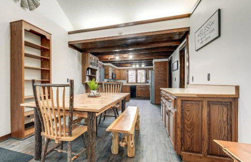 Woodburn Group Getaway Endless On-Site Fun! - Foto 3