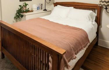 Elegant Linden Hills Home Family-Friendly Walk to Lake - Foto 25