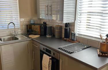 The Shack - Thatched Self Contained Annex - Photo 16