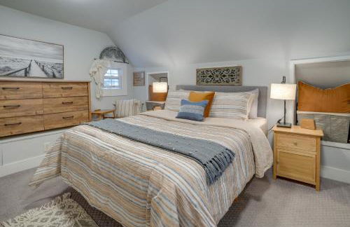 Walk to Beach Historical Fredericksburg Home - Foto 13