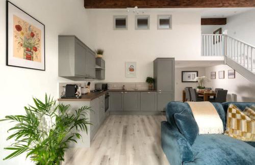 Goodwood - Modern Stay in Cotswolds with Hot Tub - Foto 31