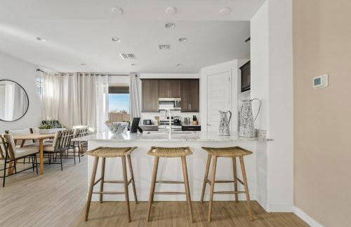 Luxe Queen Creek Home with Pool, Yard, Work Station - Photo 15