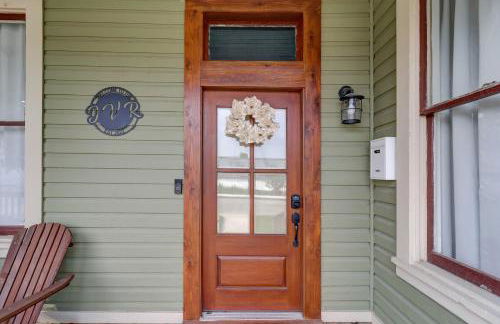 Downtown home with enclosed backyard, deck, streaming, washer/dryer, central AC - Foto 27