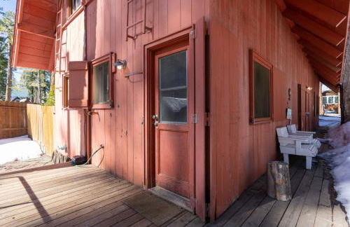 Rustic Knotty Pine - Minutes to the Water! - Photo 42