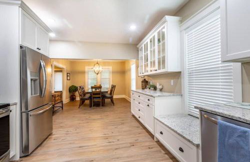 The Queen Place - Updated-Private Backyard - Foto 26