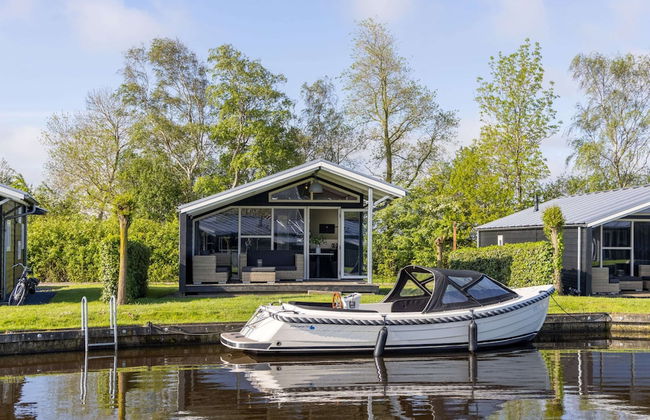 Modern Chalet Near Lake Sneek - Foto 1