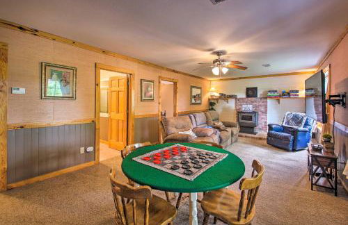 Kayaks and Boat Dock Lakeside Hot Springs Retreat - Foto 25