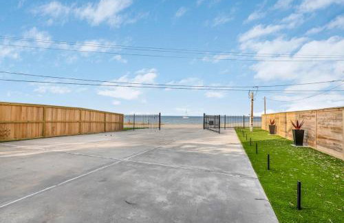 Waterfront Home with Views - Hot Tub & Movie Theatre - Foto 32