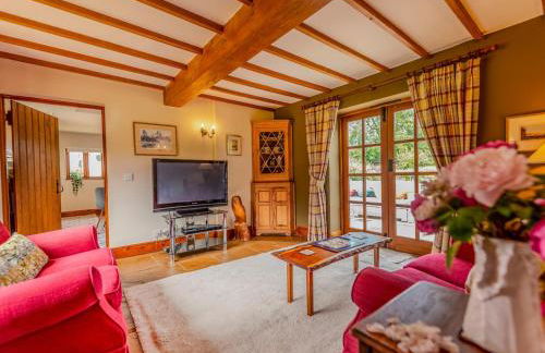 The Owl House - Hot Tub Adventures in Moreton - Pass the Keys - Foto 4