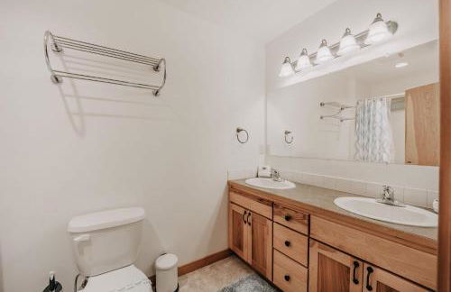 Glacier Springs Cabin 65 - Hot Tub - Wi-Fi - Foto 24