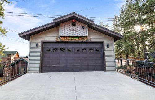 North Shore Lakefront - Spacious Lakefront with Hot Tub, & Game Room - Foto 52