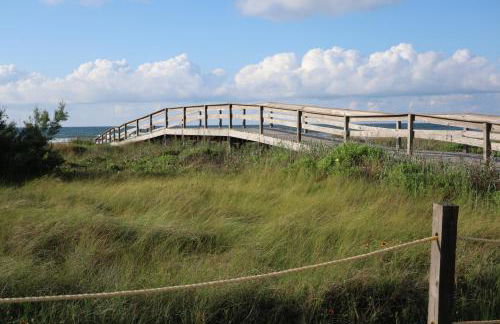 Zachary Beach House, Ocean views & walk to beach! - Foto 30