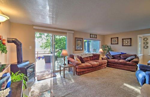 Waterfront North Bend Home 9 Miles into Town - Photo 4