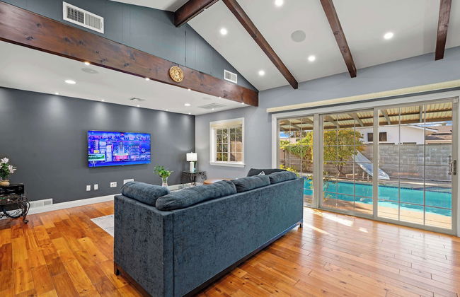 Luxury Estate With Sparkling Pool & Elegant Amenities - Foto 30