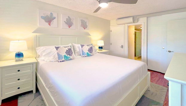 King Studio with Pool, Split AC, Across Kamaole II Beach Park - Foto 3, Habitación