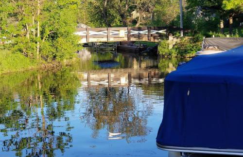 Chain O Lakes Nautical 4Bed 3Bath Waterfront with Bonus Room, Large Deck and Hot Tub - Foto 4