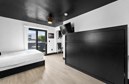 The Neon Elm Hotel - Foto 71