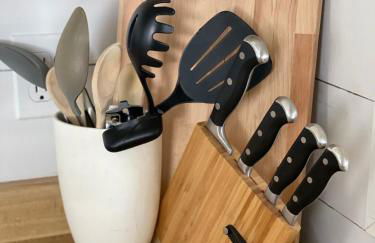 Charming Cottage with Fenced Backyard Pet Friendly - Foto 15