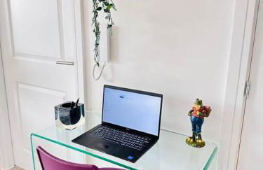 Central Derby Urban 2 Bedroom Flat - An Oasis of Elegance! Free Parking and Wifi suitable for families and professionals - Foto 14