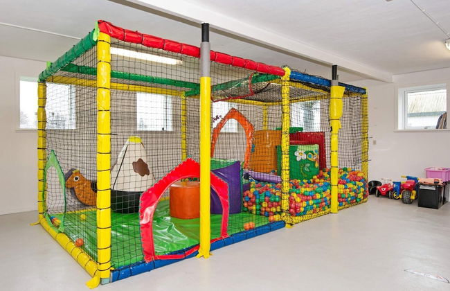 8 Person Holiday Home in Henne - Foto 15