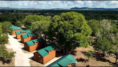 Log Cabin Rentals near San Antonio, Texas, Perfect for Weekend Glamping near Austin - Foto 4