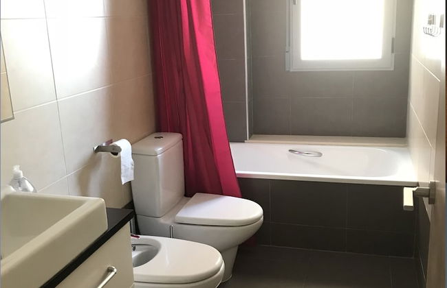 Stunning 2-bed Apartment in Pego - Photo 5