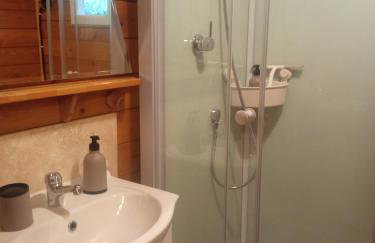 Domek i jurta nad rzeką - Foto 9