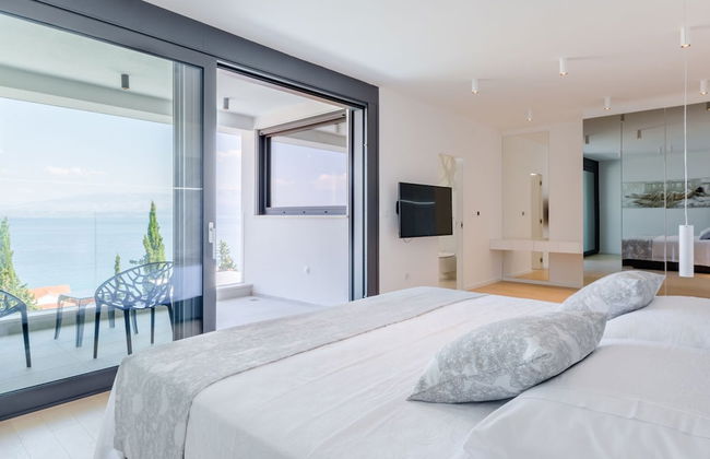 Luxury Villa Luna with Swimming Pool - Photo 5