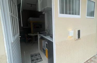 Adorável Tiny house 5, ar, cozinha completa, wifi e tv smart - Foto 6