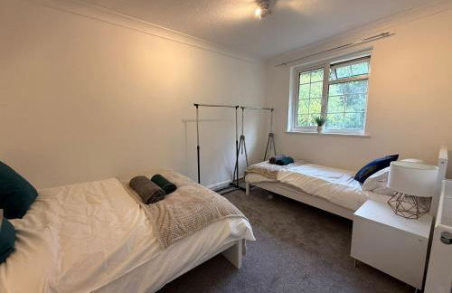 Newbury House Long Stays Free Parking and Wifi - Foto 10