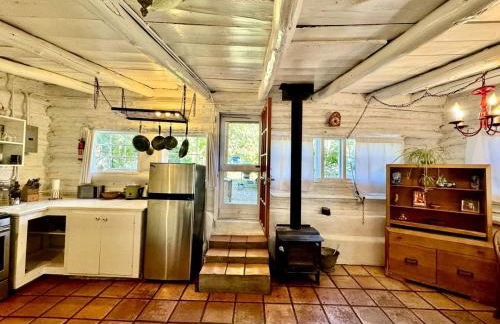 Log Casita Overlooking Pond and Waterfall near Taos, New Mexico - Foto 14