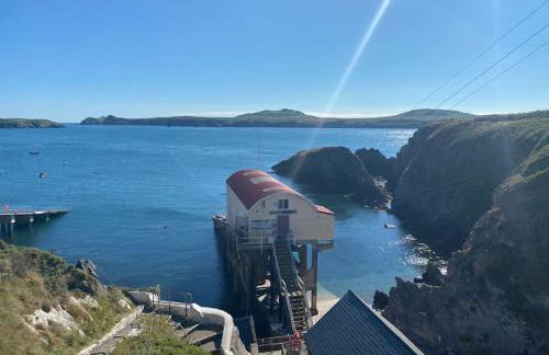 Charming coastal cottage - pet friendly! - Photo 50