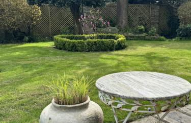 'BRAMLEY FALL COTTAGE' NEW AVAILABILITY - Attached Cottage,3 Bedrooms-1 on ground level, SLEEPS 6-2 Bathrooms, Wittering and Chichester easy drive, Child friendly,Small Breed Dog Friendly 2 max, Parking-EV Point - Foto 27