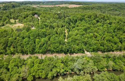 Unique Dover Accommodation with a Hot Tub Perfect for Glamping in Ohio - Foto 13