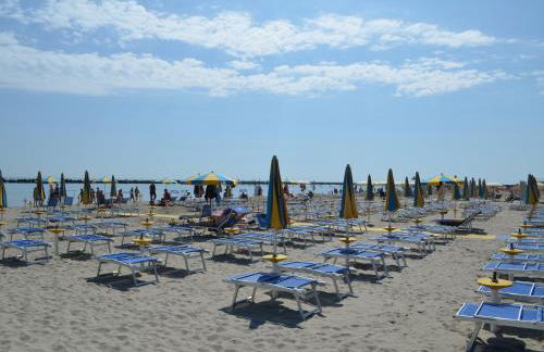 Sunny Coastal Apartment - Foto 29