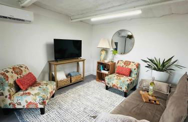 Luxury 4-Bedroom Container Home, Hot-Tub & Firepit - Foto 5