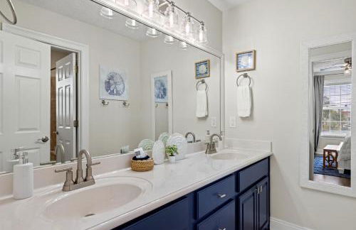 Escape to Sand Dollar Holler: Coastal Retreat, 3 Beds, 2.5 Baths, Sleeps 10! - Foto 132