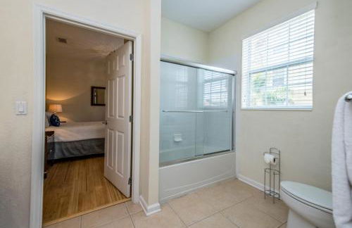 Luxurious Condo w Modern Design, near Disney - Foto 22