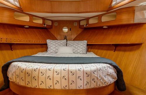 2BR Spacious & Comfy 43' Yacht - Heat & AC - On the Freedom Trail - Best Nights Sleep - Foto 11