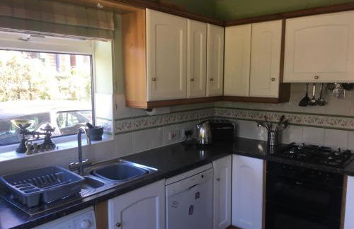 Spacious bungalow - private secure garden - sleeps up to 6 - Photo 14