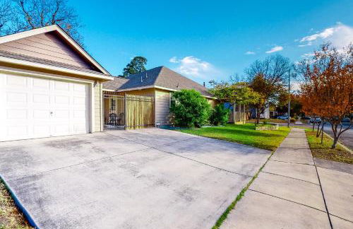Welcoming home walkable to Steps of Alamodome & riverfront & near River Walk - Foto 3