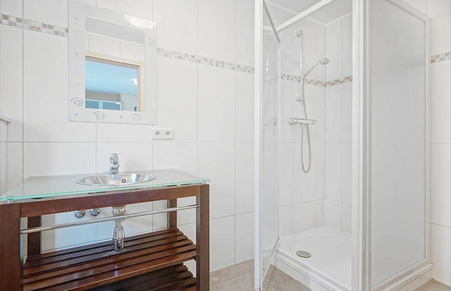 A Stylish Villa in a Green Setting, With a Fully Equipped Wellness Center - Foto 16