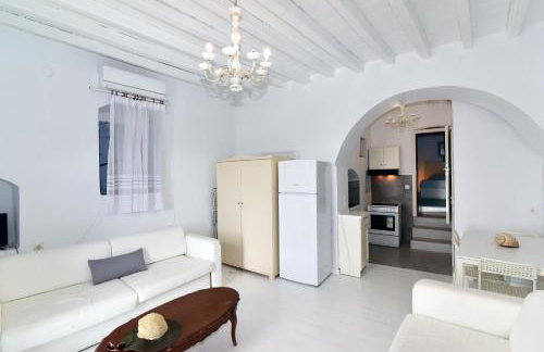 Thomas Traditional House in Chora - Photo 7